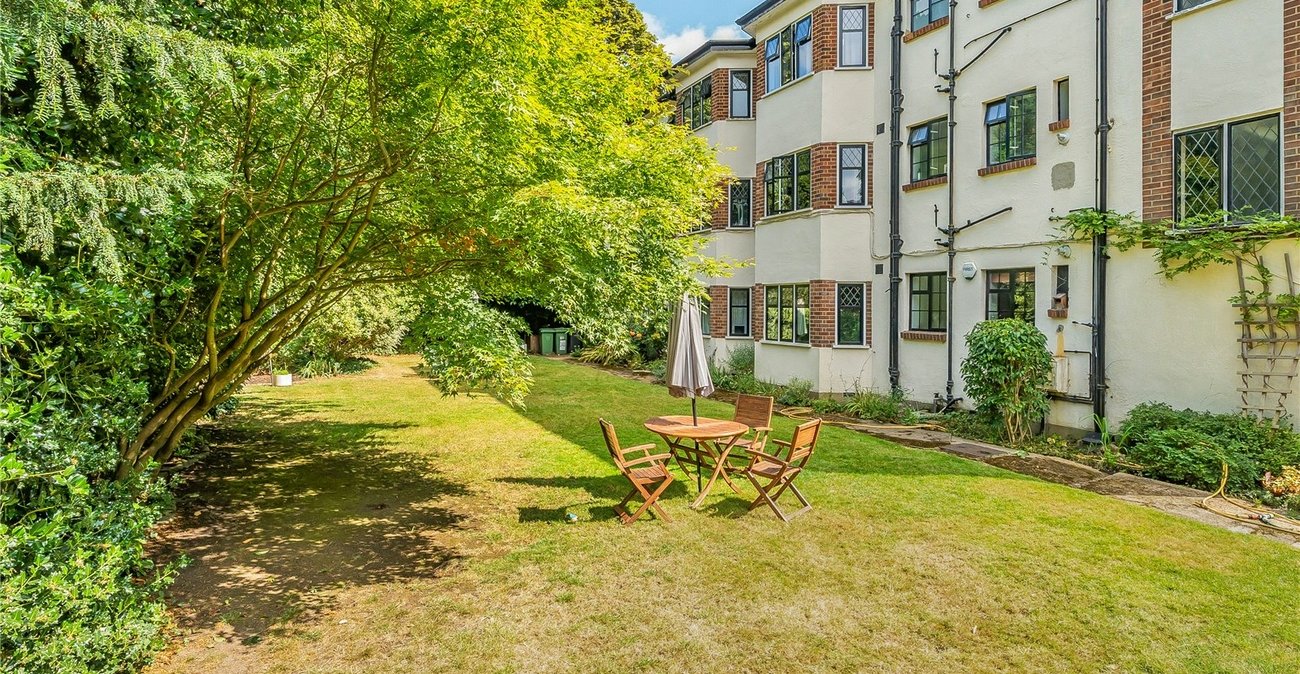 2 bedroom property for sale in London | Robinson Jackson