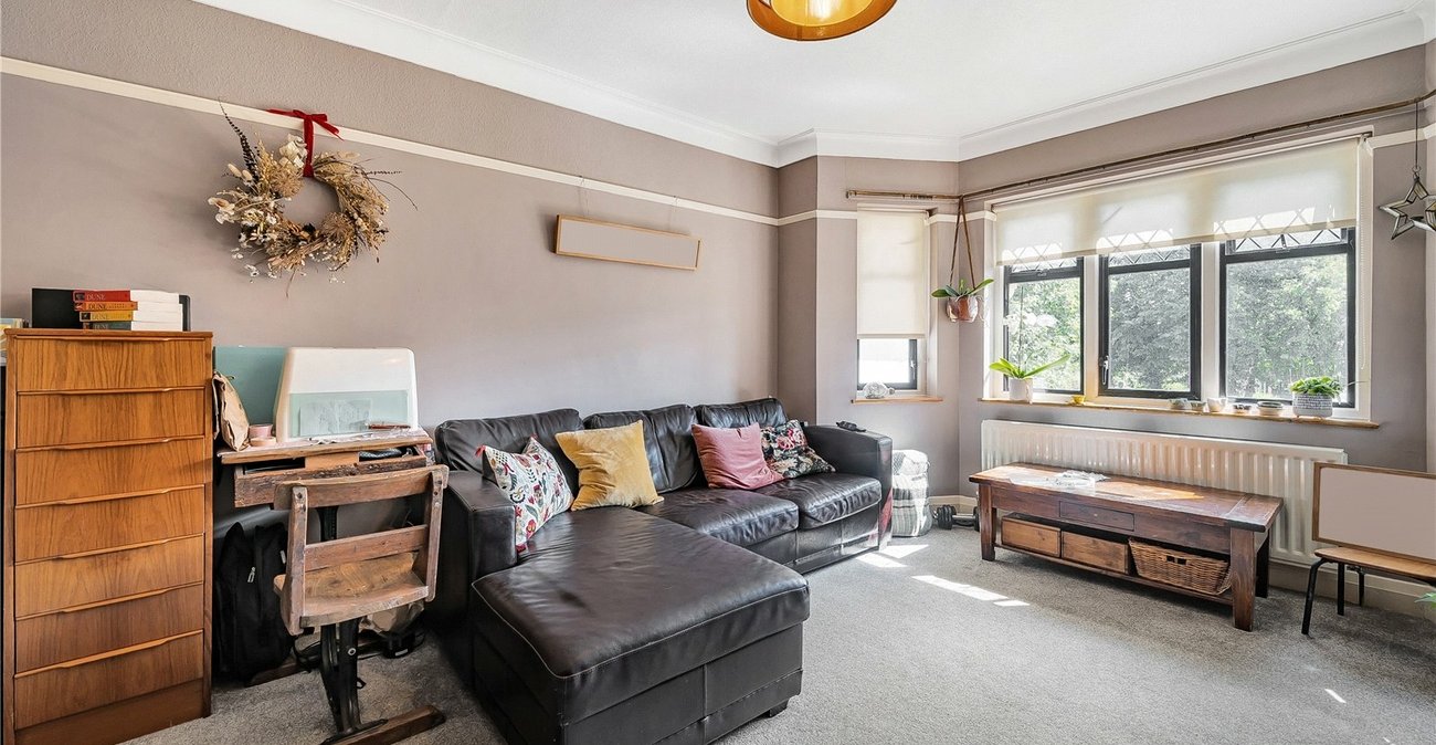 2 bedroom property for sale in London | Robinson Jackson