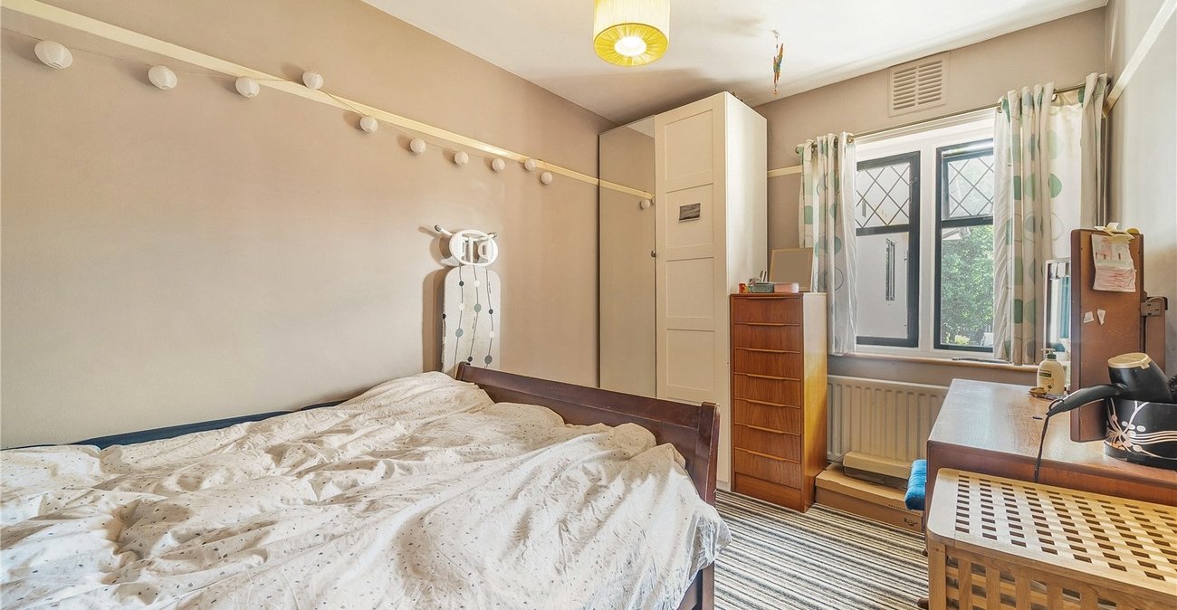 2 bedroom property for sale in London | Robinson Jackson