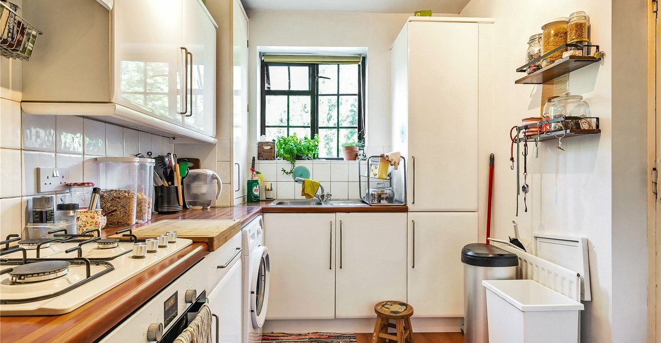 2 bedroom property for sale in London | Robinson Jackson