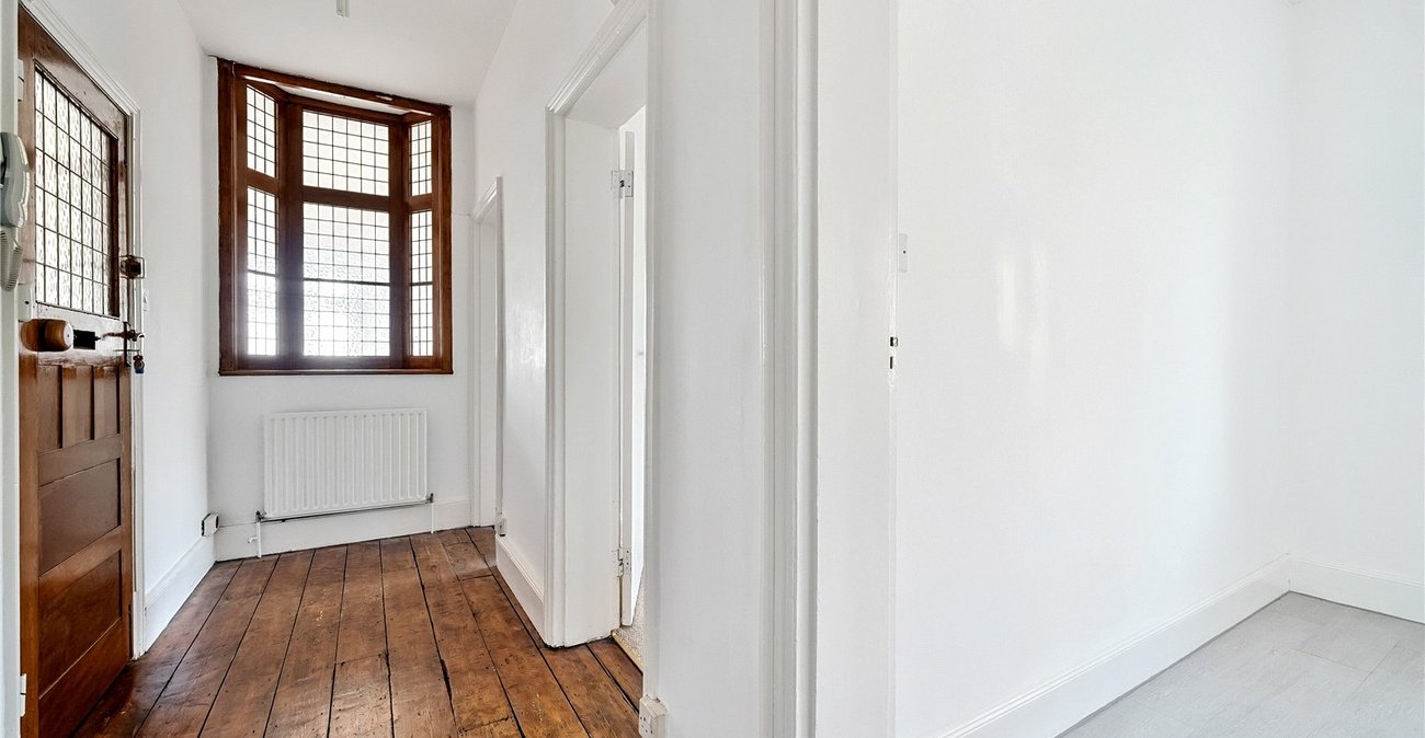 2 bedroom property for sale in London | Robinson Jackson