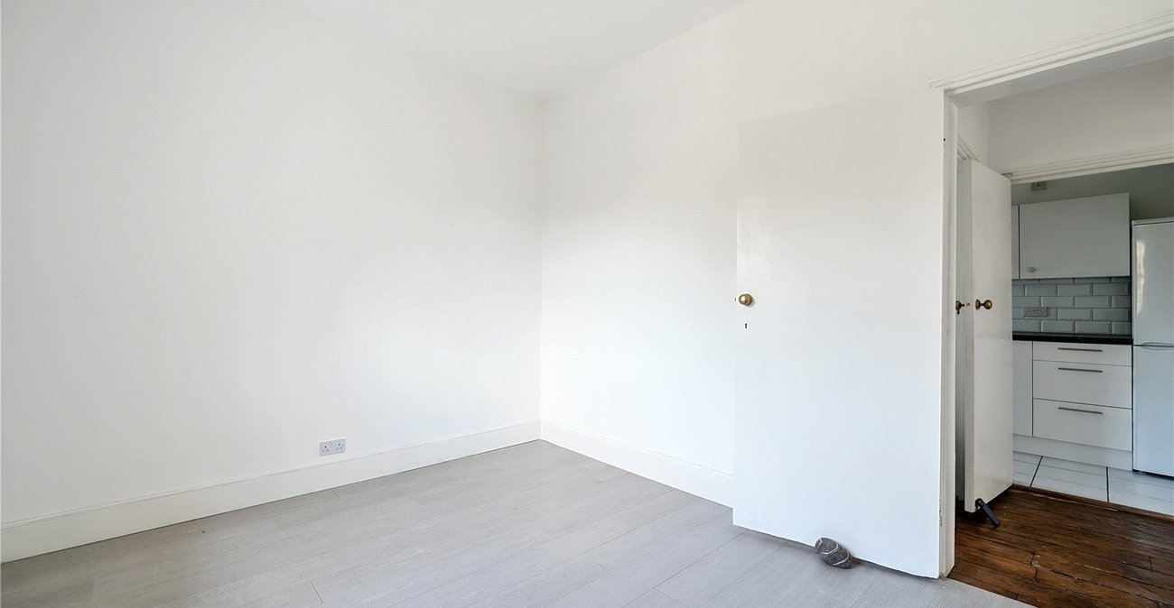 2 bedroom property for sale in London | Robinson Jackson