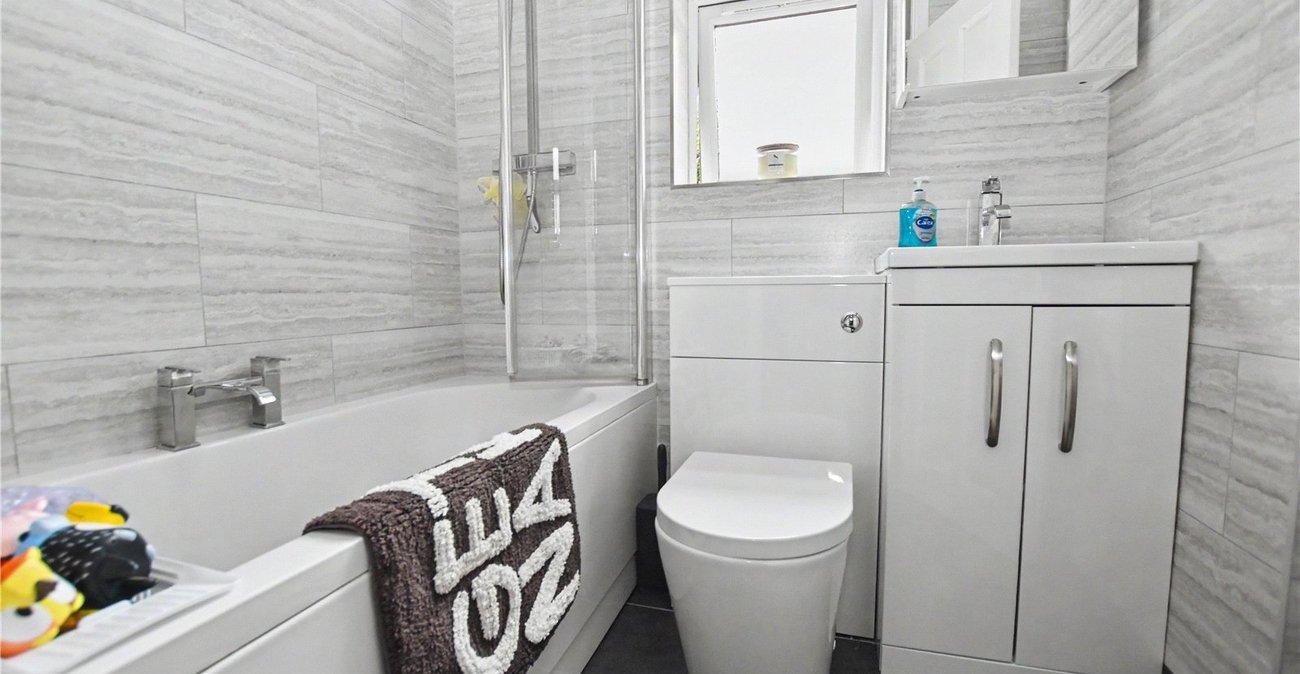 2 bedroom property for sale in Dartford | Robinson Jackson