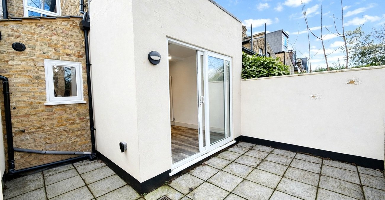 5 bedroom house for sale in London | Robinson Jackson