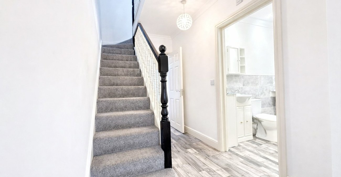 5 bedroom house for sale in London | Robinson Jackson