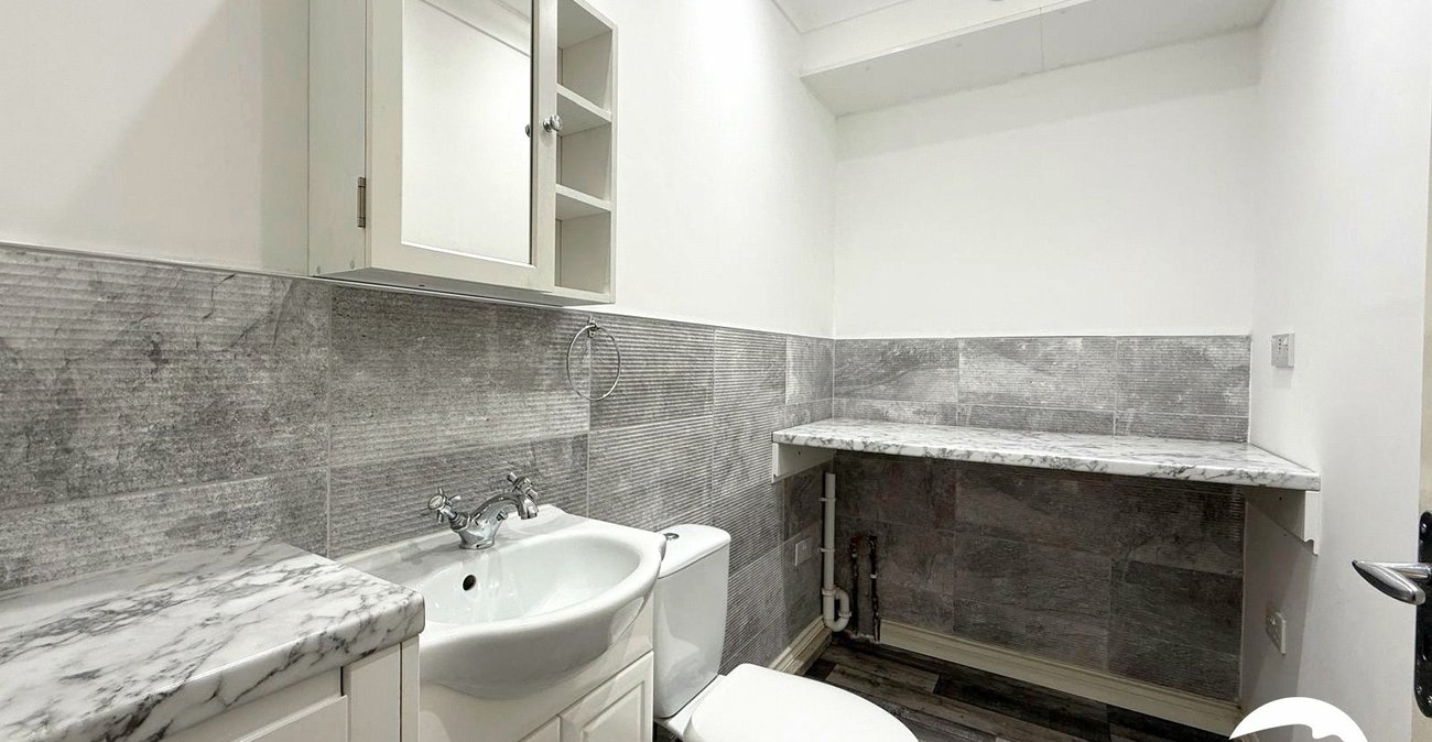 5 bedroom house for sale in London | Robinson Jackson