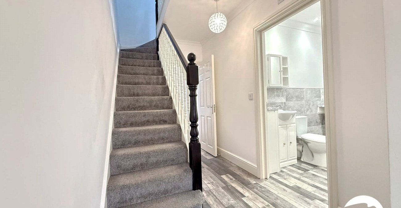 5 bedroom house for sale in London | Robinson Jackson