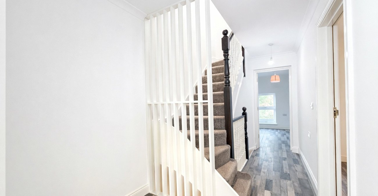 5 bedroom house for sale in London | Robinson Jackson