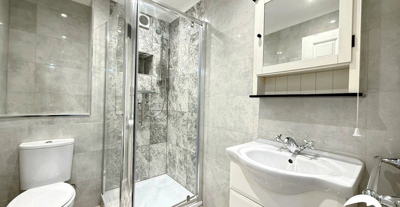 5 bedroom house for sale in London | Robinson Jackson