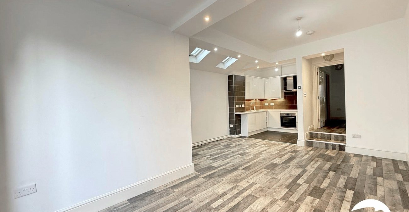 5 bedroom house for sale in London | Robinson Jackson