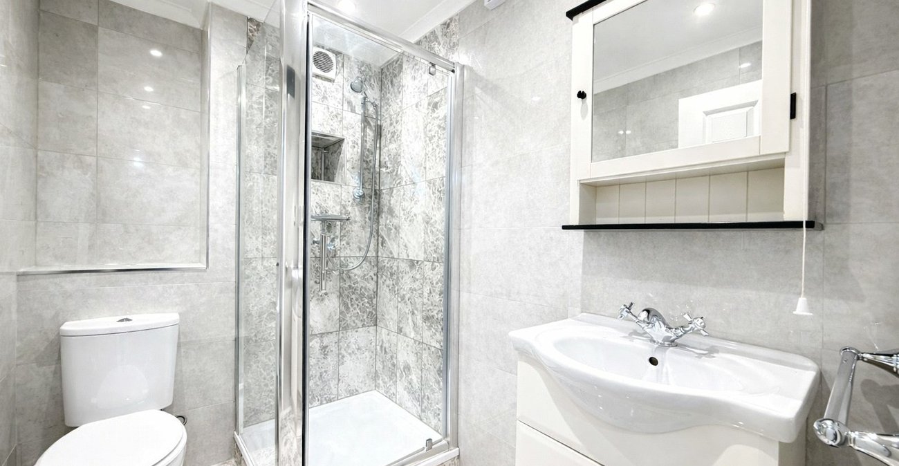 5 bedroom house for sale in London | Robinson Jackson