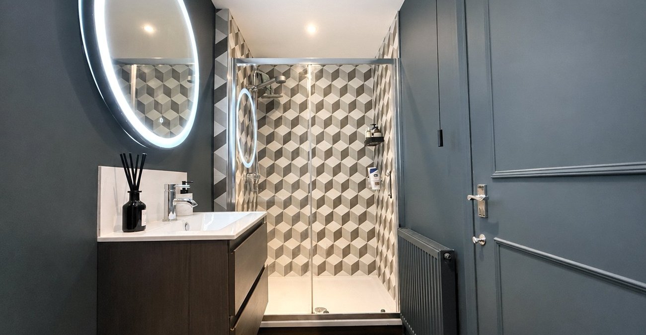 2 bedroom property for sale in London | Robinson Jackson
