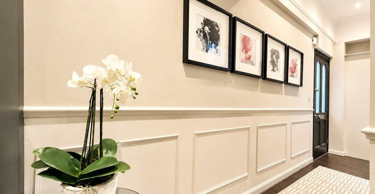 2 bedroom property for sale in London | Robinson Jackson
