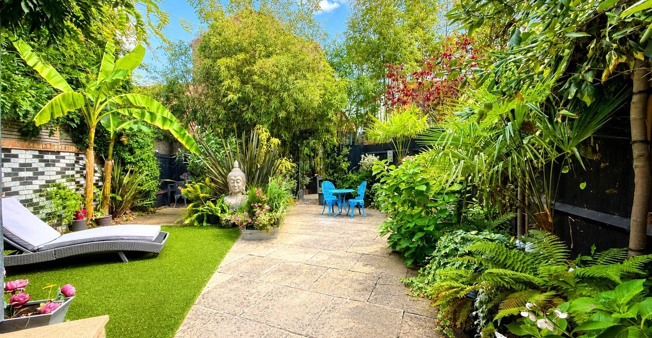 2 bedroom property for sale in London | Robinson Jackson
