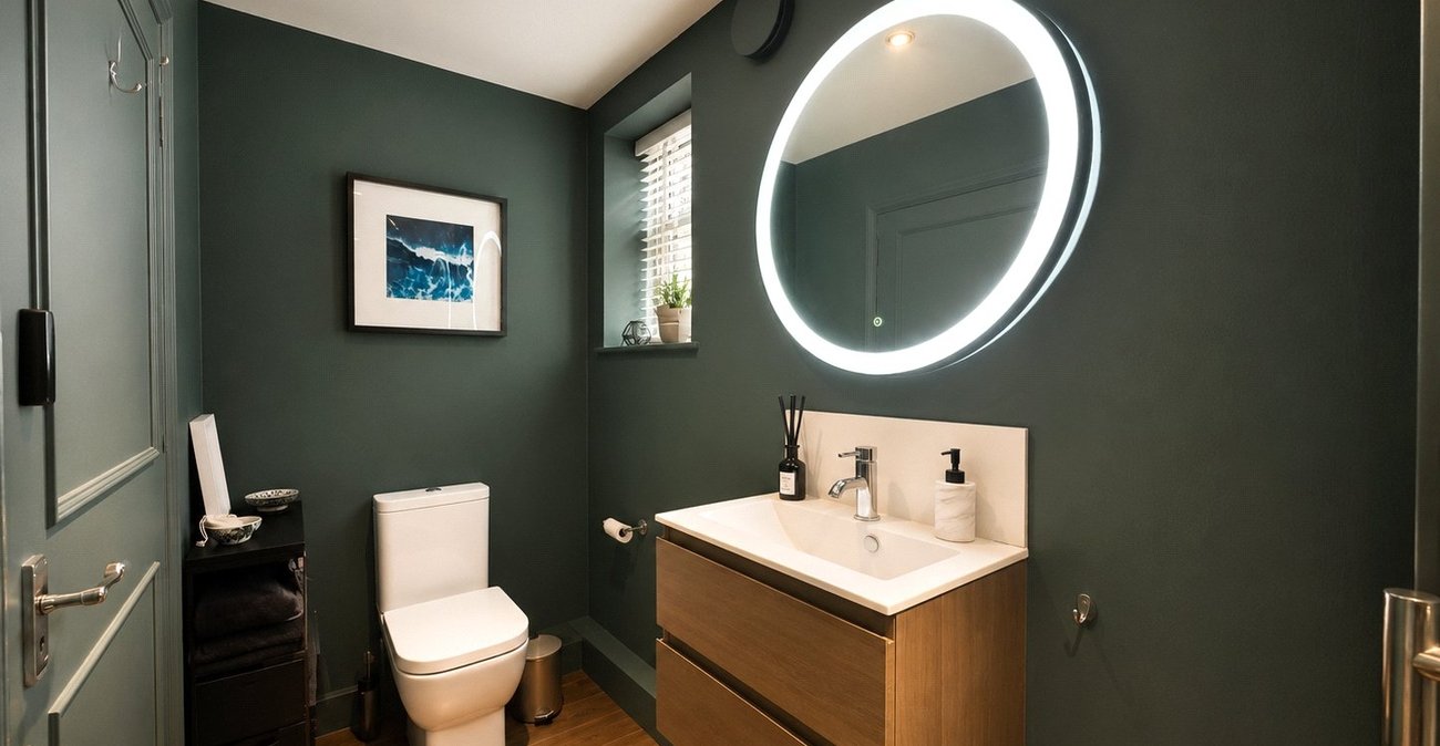 2 bedroom property for sale in London | Robinson Jackson