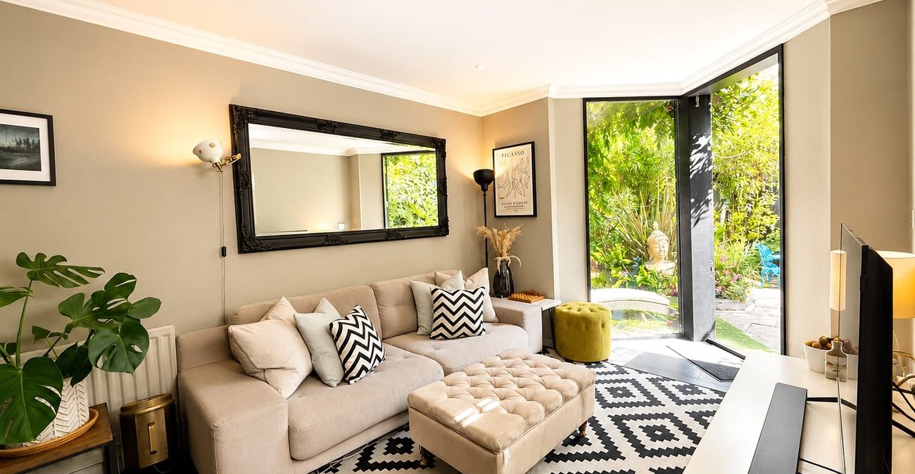 2 bedroom property for sale in London | Robinson Jackson