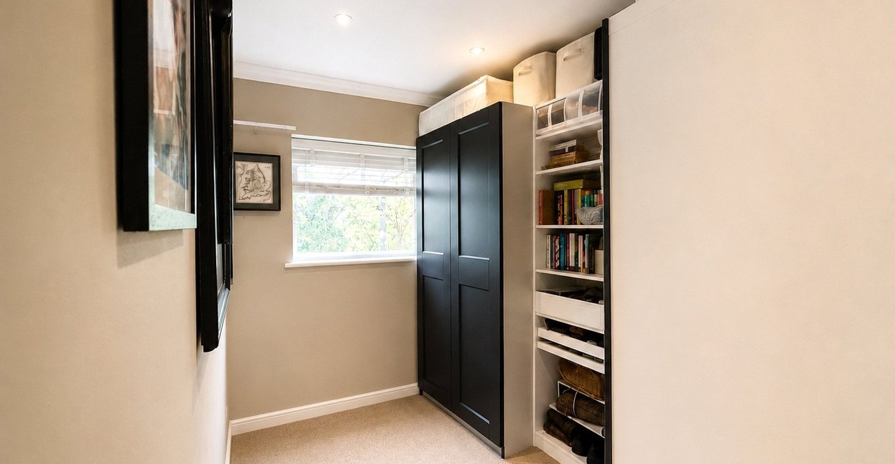2 bedroom property for sale in London | Robinson Jackson