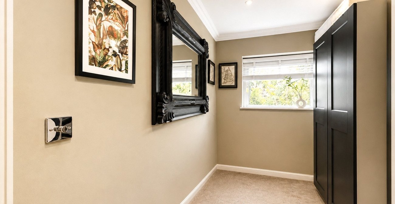 2 bedroom property for sale in London | Robinson Jackson