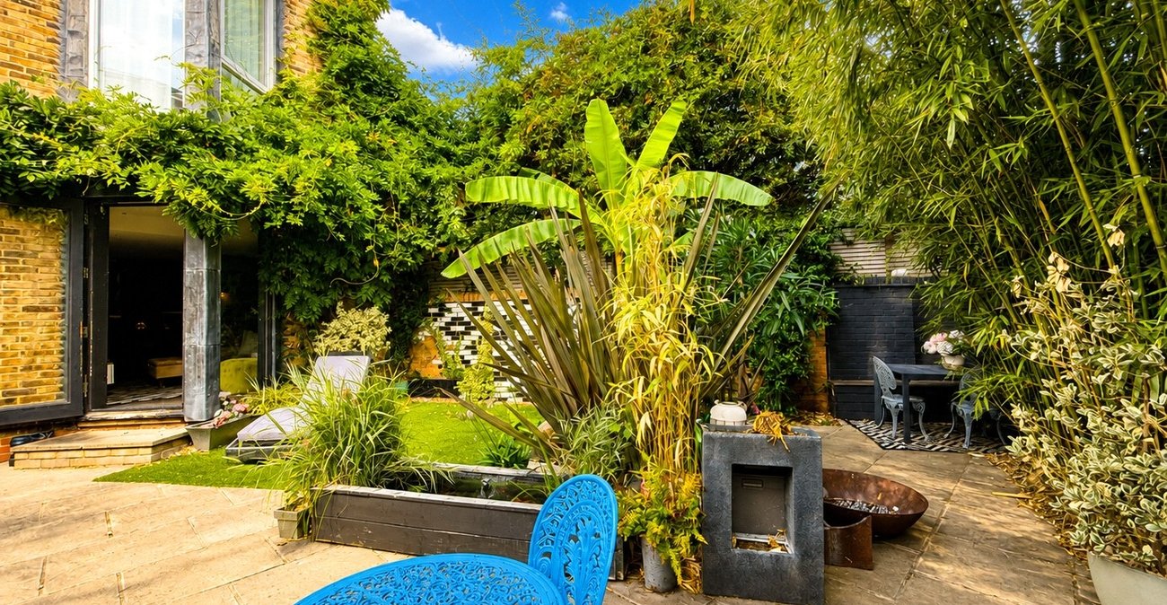 2 bedroom property for sale in London | Robinson Jackson