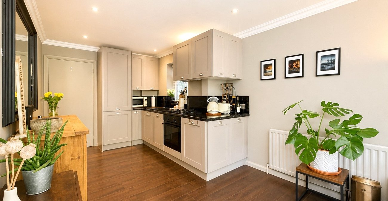2 bedroom property for sale in London | Robinson Jackson