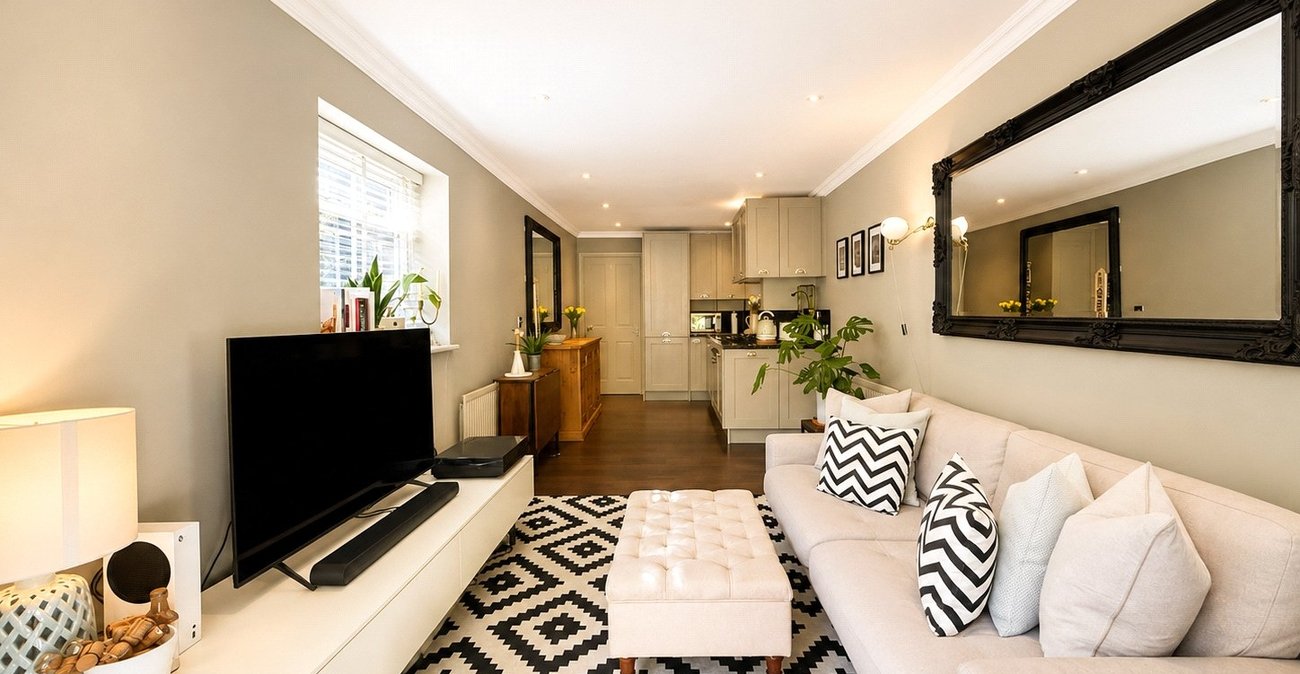 2 bedroom property for sale in London | Robinson Jackson
