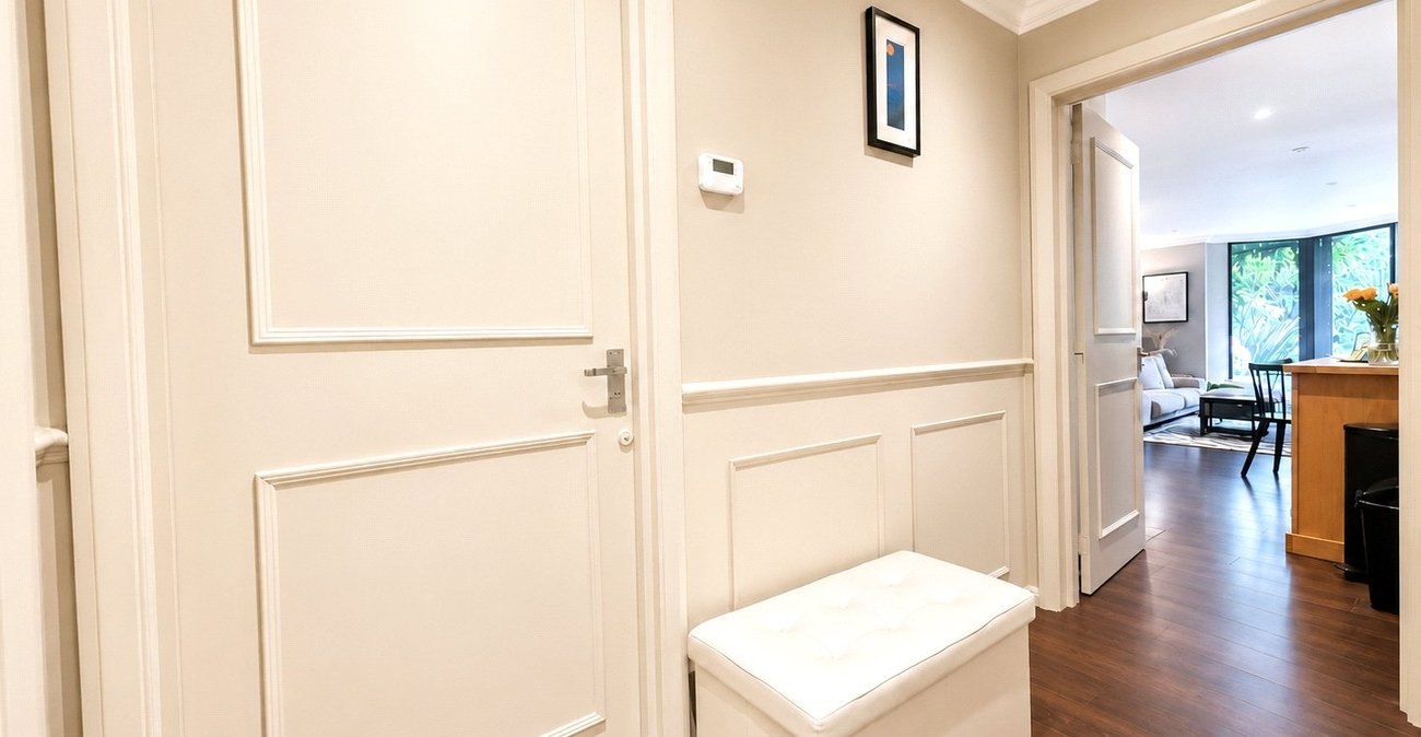 2 bedroom property for sale in London | Robinson Jackson