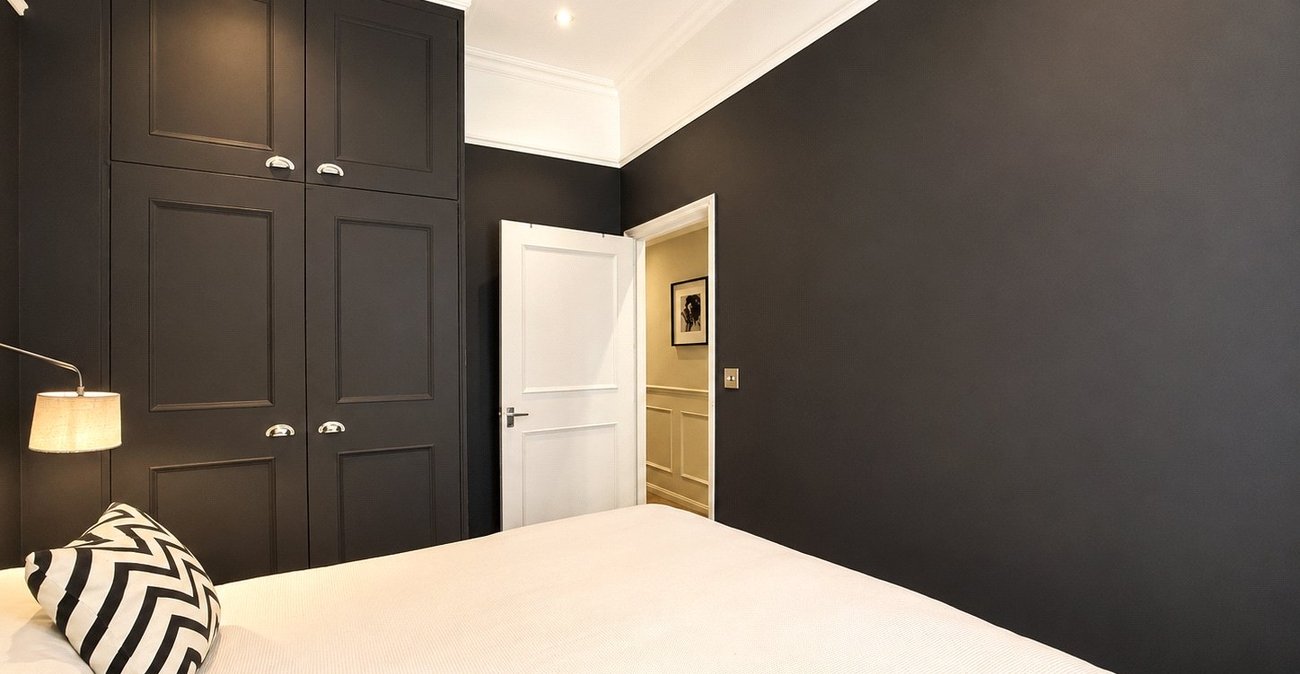 2 bedroom property for sale in London | Robinson Jackson