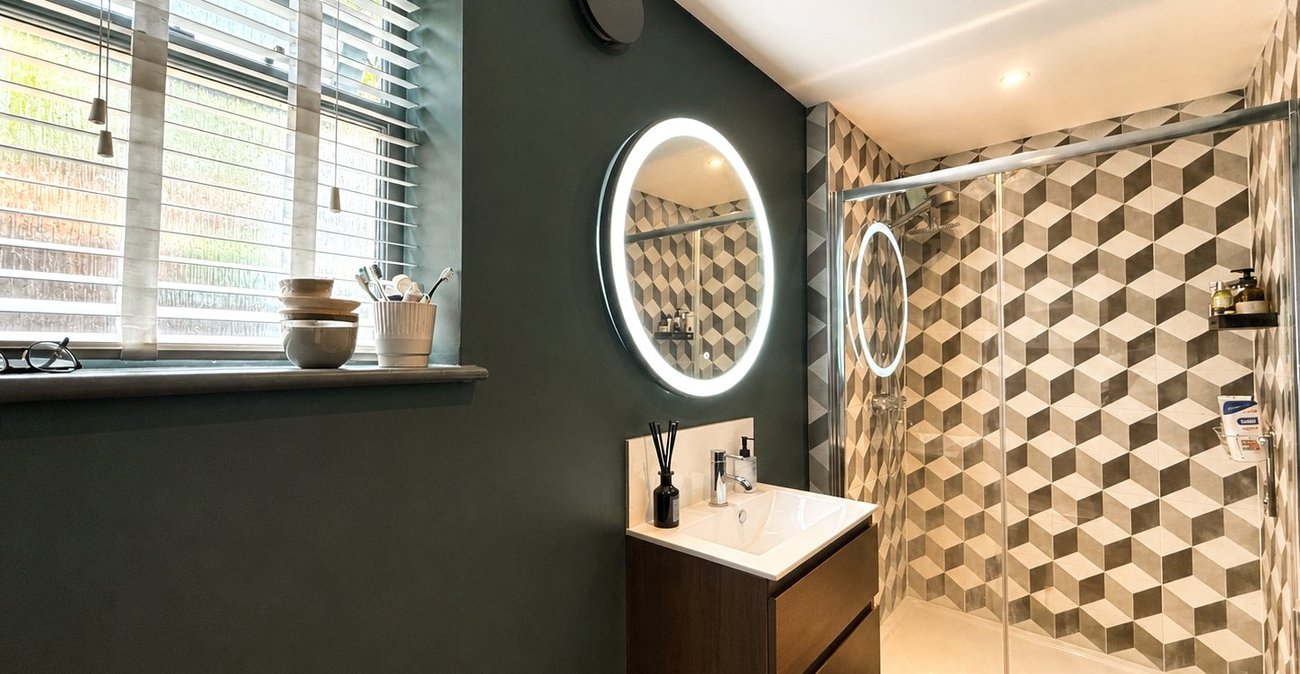 2 bedroom property for sale in London | Robinson Jackson