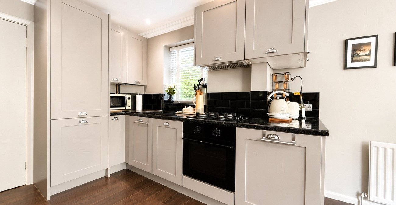 2 bedroom property for sale in London | Robinson Jackson
