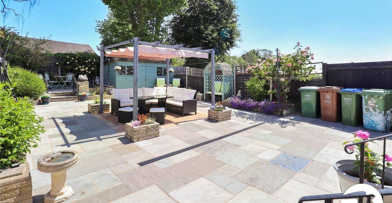 2 bedroom bungalow for sale in Bexleyheath | Robinson Jackson