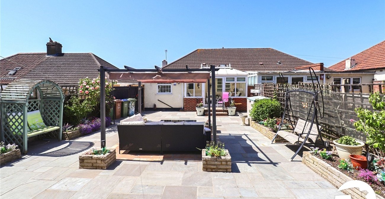 2 bedroom bungalow for sale in Bexleyheath | Robinson Jackson