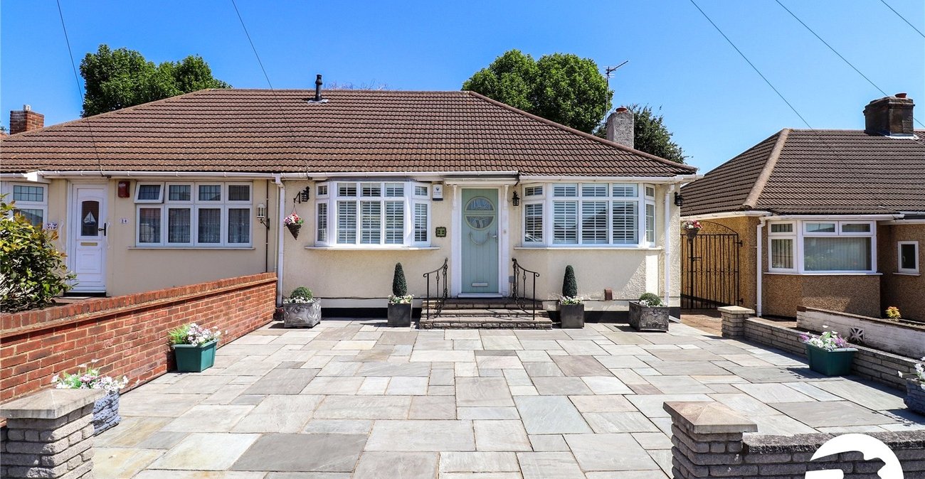 2 bedroom bungalow for sale in Bexleyheath | Robinson Jackson