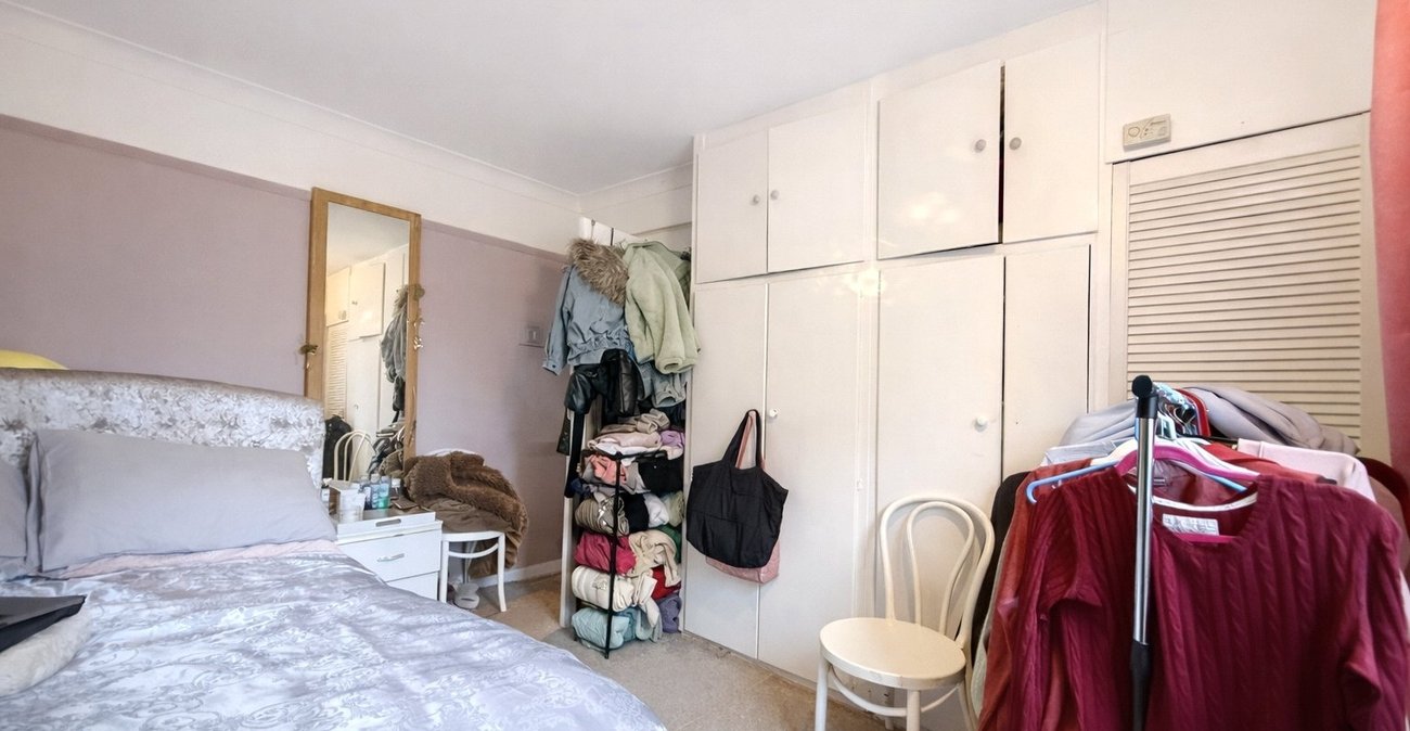 2 bedroom property for sale in London | Robinson Jackson