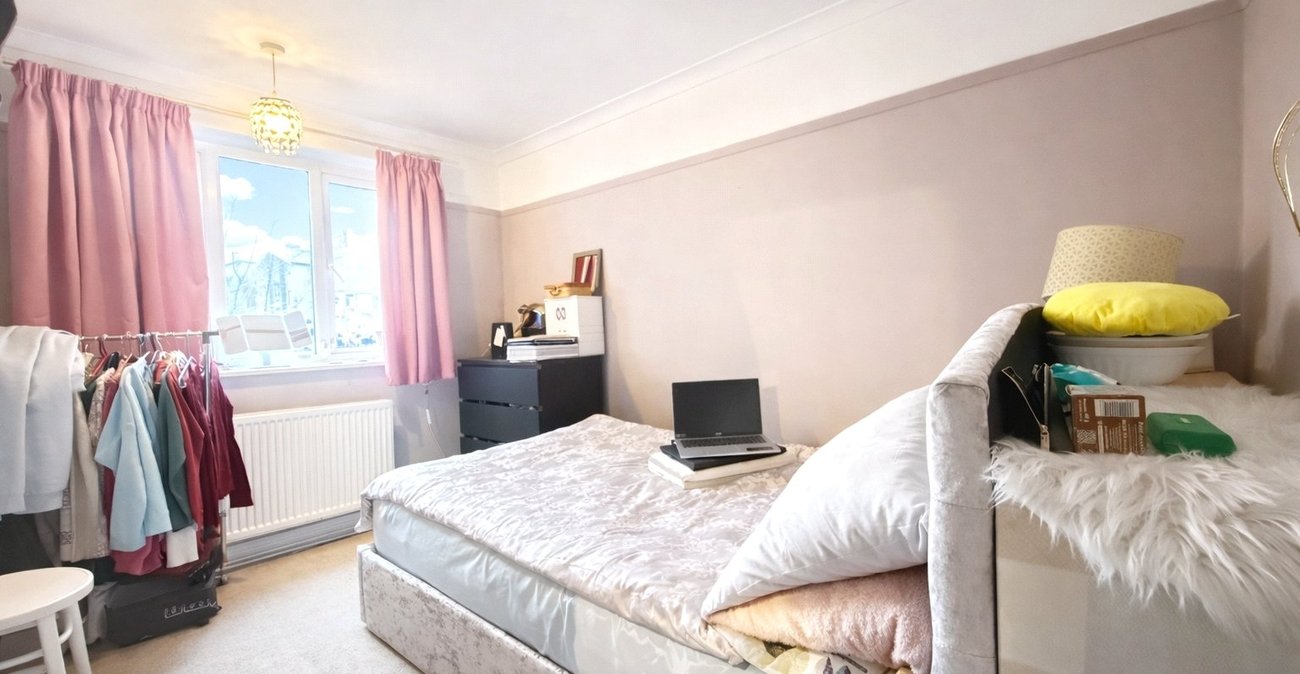 2 bedroom property for sale in London | Robinson Jackson