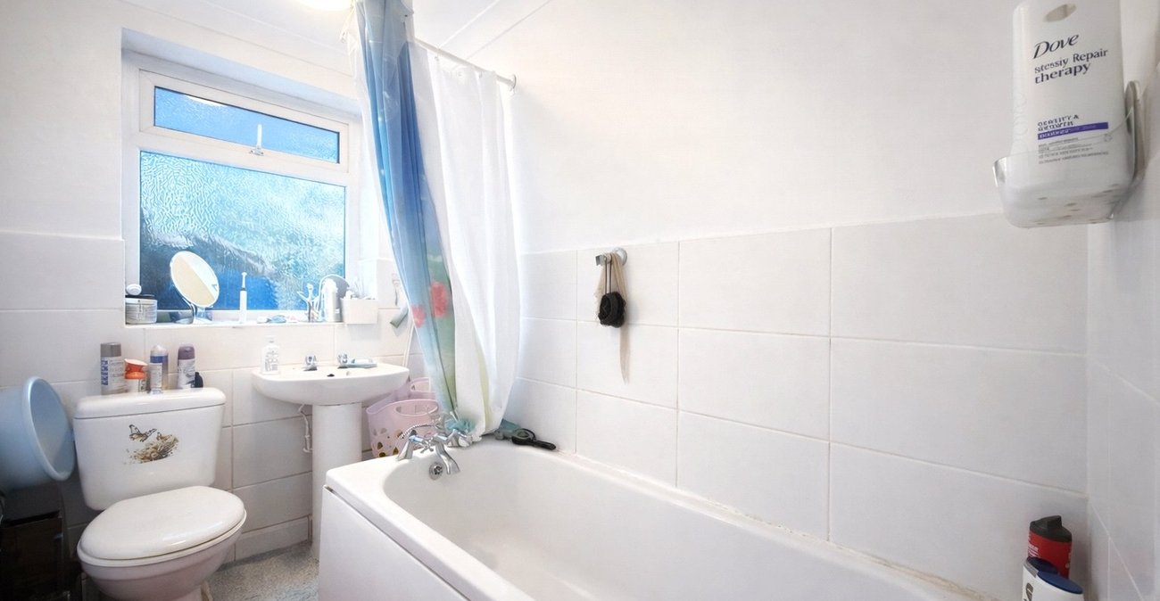 2 bedroom property for sale in London | Robinson Jackson