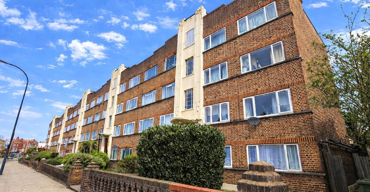 2 bedroom property for sale in London | Robinson Jackson