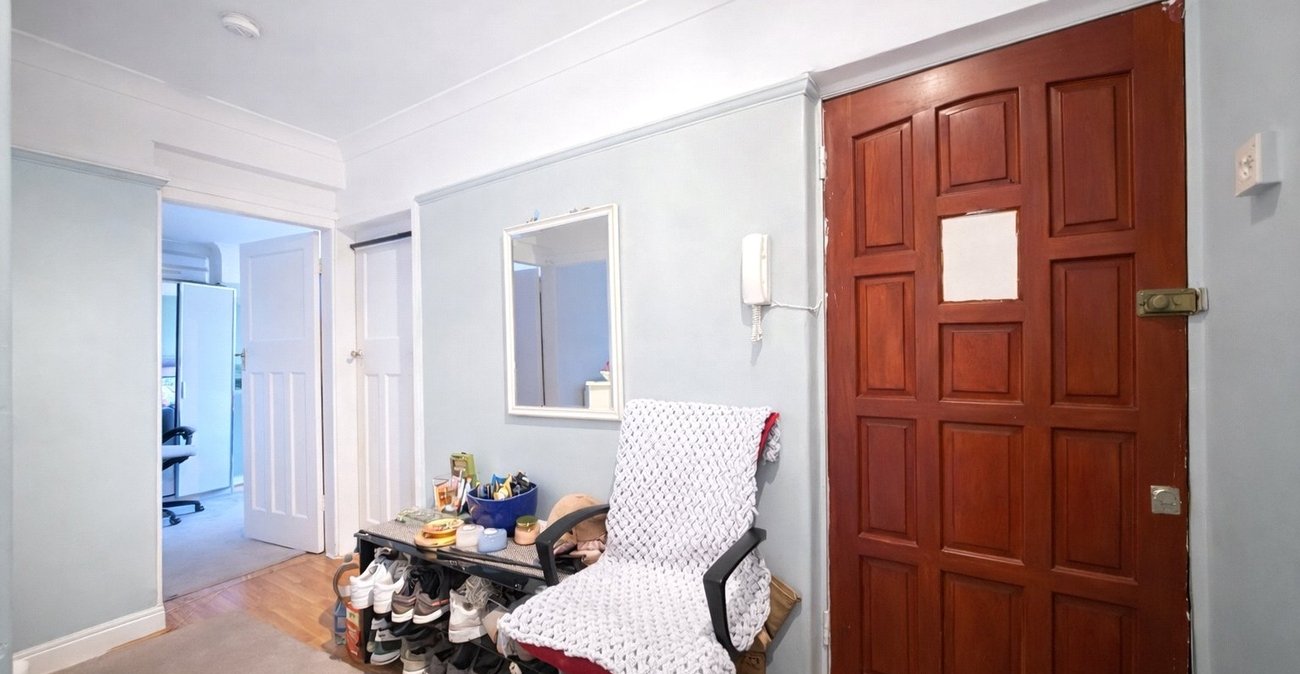 2 bedroom property for sale in London | Robinson Jackson