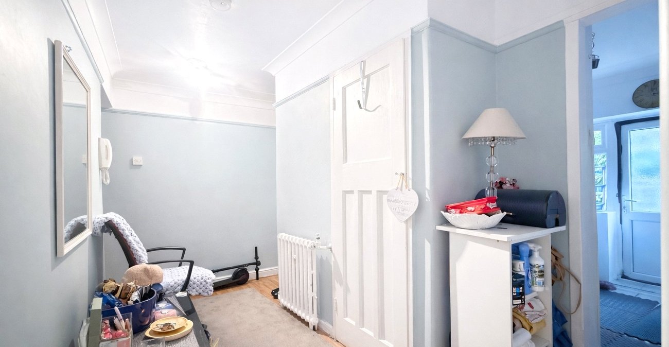 2 bedroom property for sale in London | Robinson Jackson