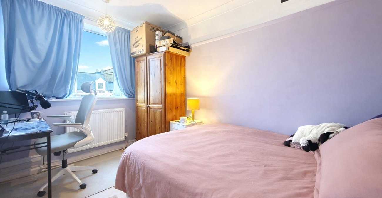 2 bedroom property for sale in London | Robinson Jackson