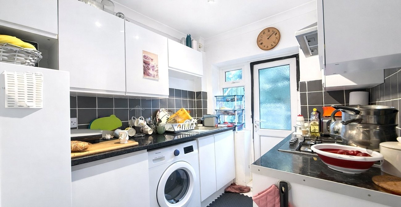 2 bedroom property for sale in London | Robinson Jackson