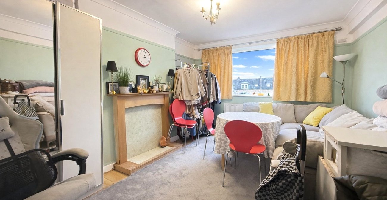 2 bedroom property for sale in London | Robinson Jackson