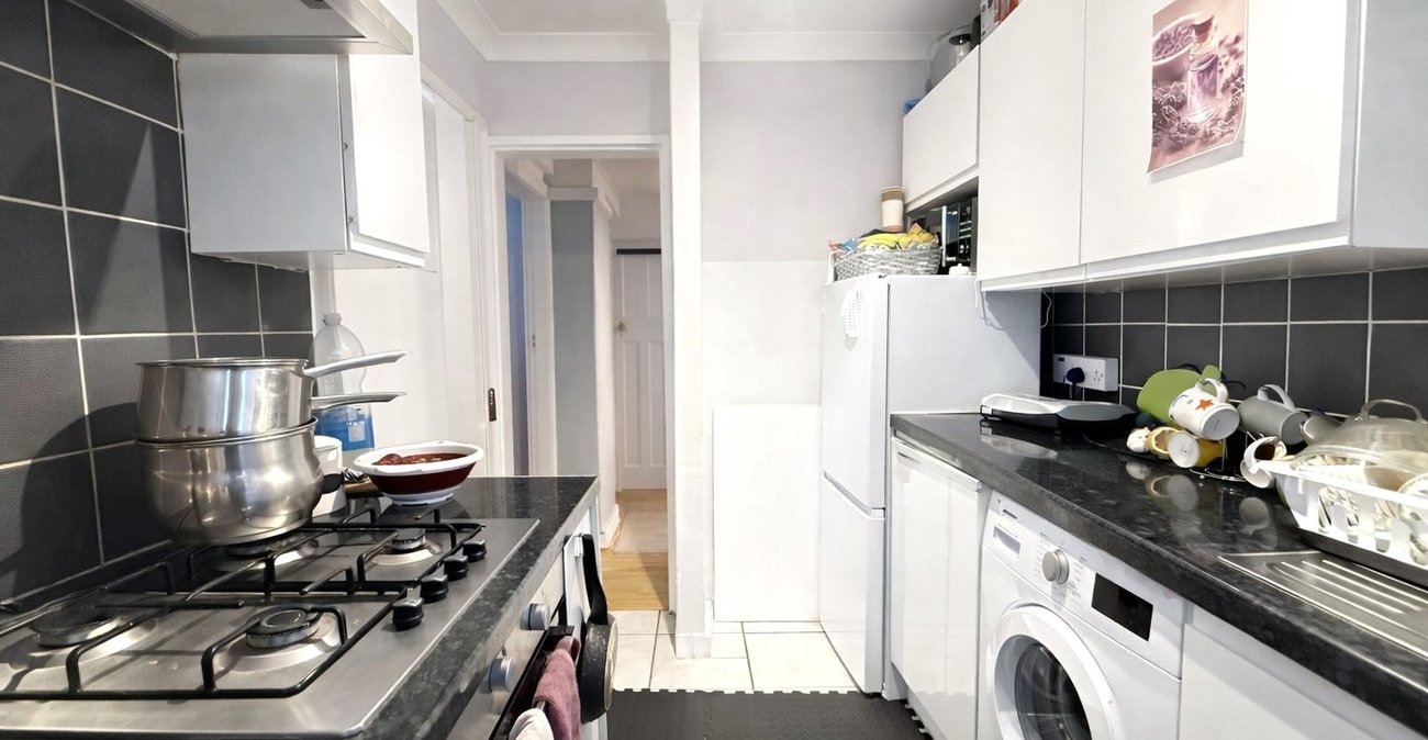 2 bedroom property for sale in London | Robinson Jackson