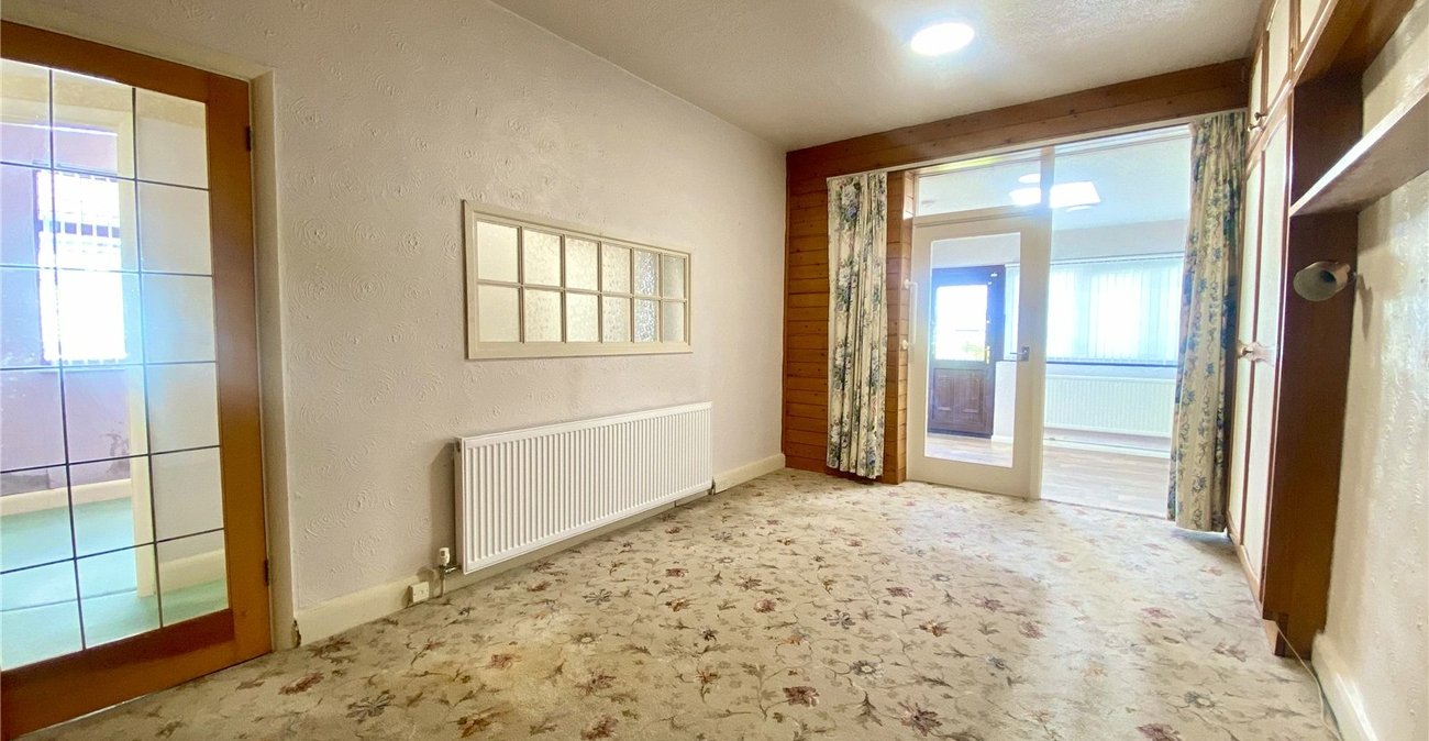 2 bedroom bungalow for sale in Sidcup | Robinson Jackson