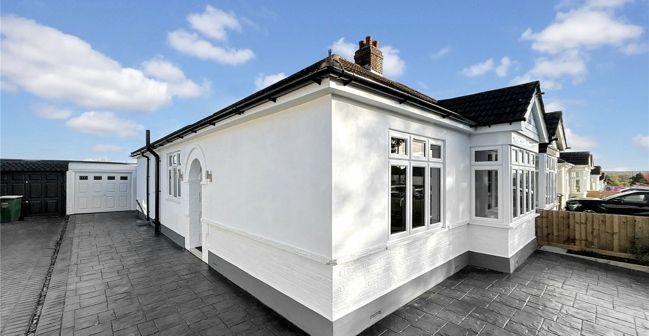 3 bedroom bungalow for sale in Sidcup | Robinson Jackson