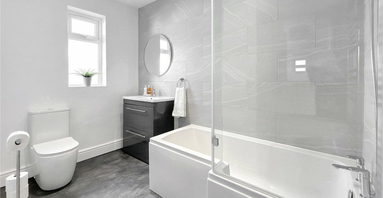 3 bedroom bungalow for sale in Sidcup | Robinson Jackson