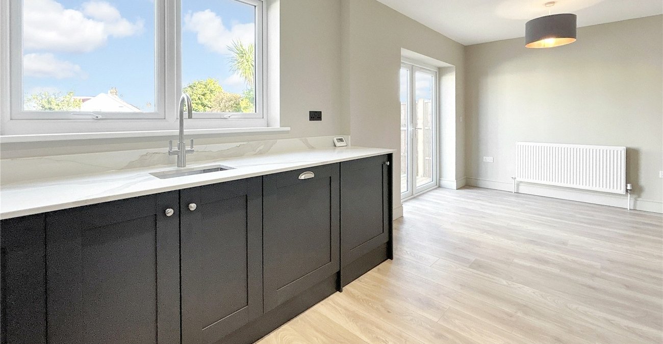 3 bedroom bungalow for sale in Sidcup | Robinson Jackson