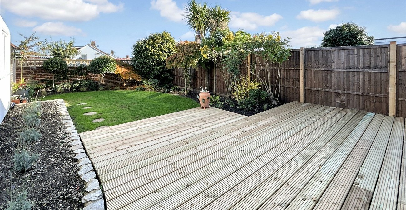 3 bedroom bungalow for sale in Sidcup | Robinson Jackson