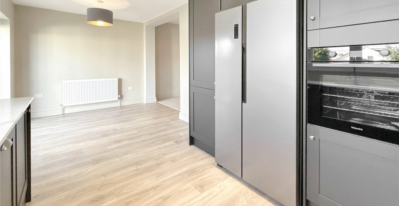 3 bedroom bungalow for sale in Sidcup | Robinson Jackson