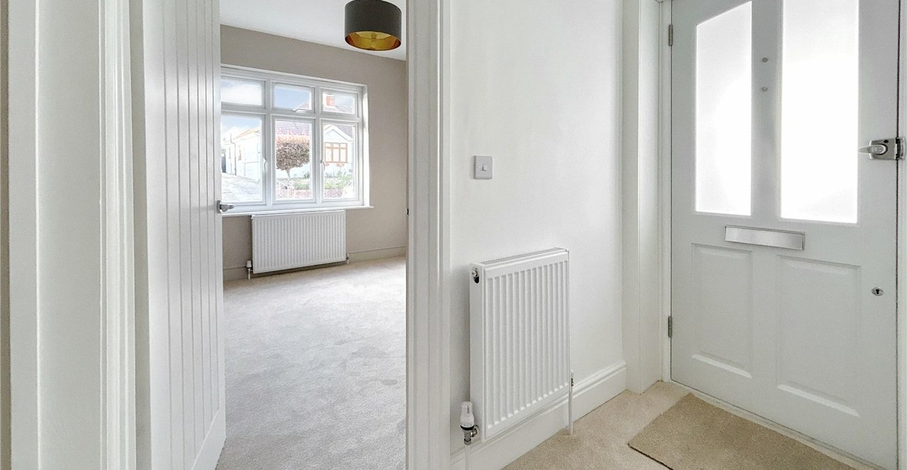 3 bedroom bungalow for sale in Sidcup | Robinson Jackson