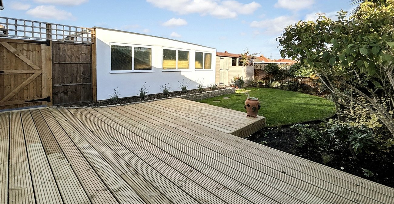 3 bedroom bungalow for sale in Sidcup | Robinson Jackson